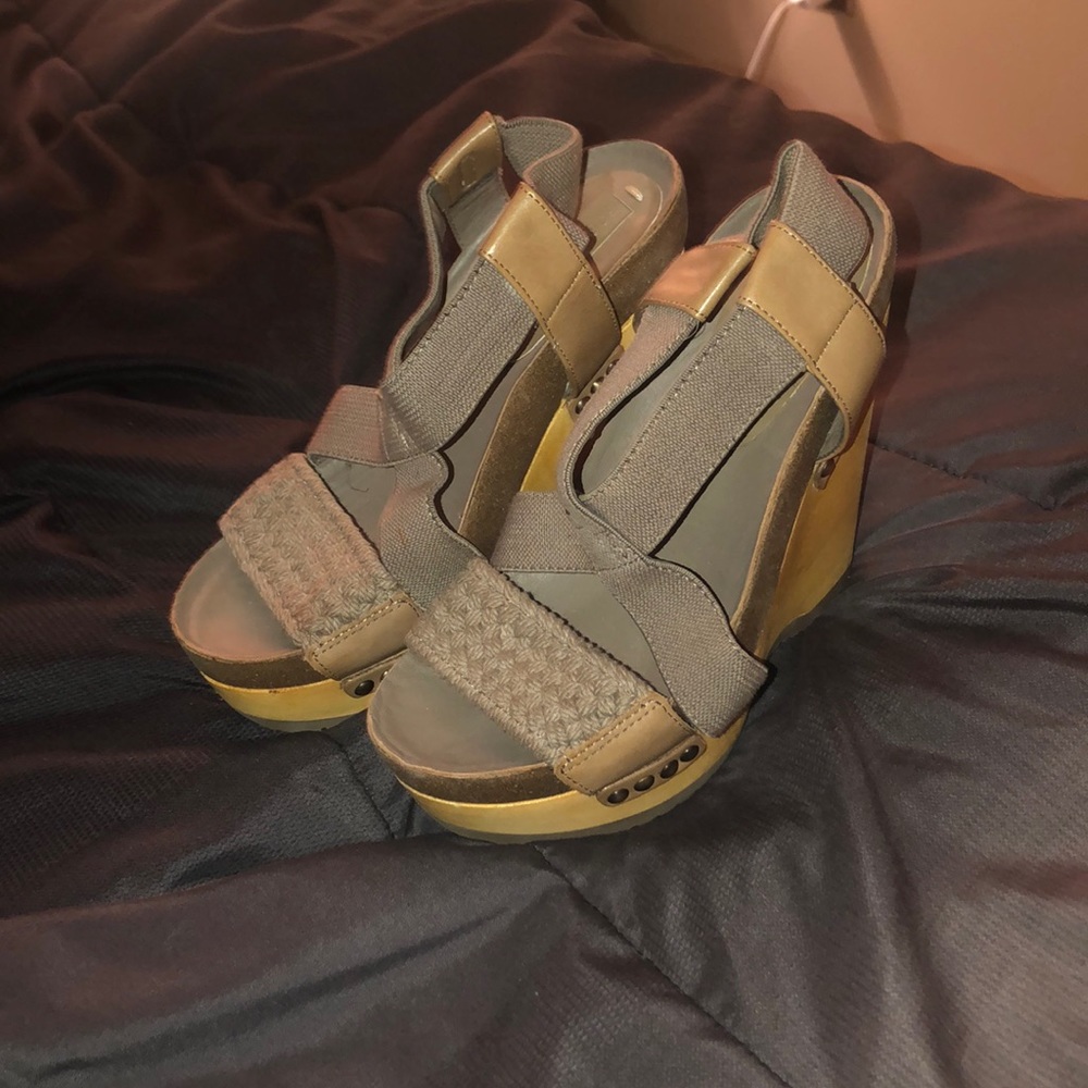 BCBGMAXAZRIA Wedges